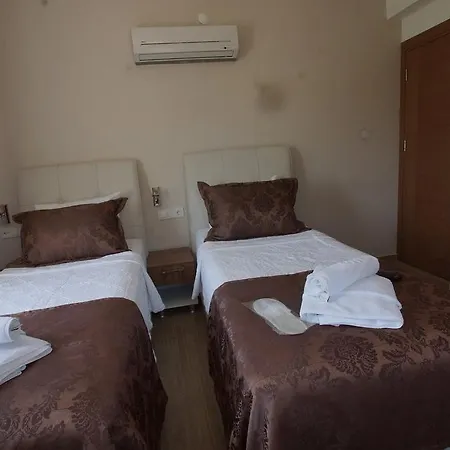 Le Mansion Hotel *